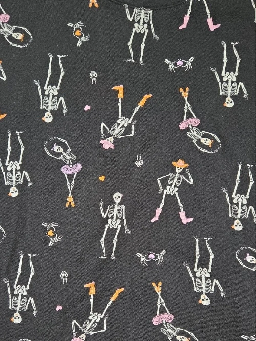 Kids Halloween Tshirt. Old Navy 10/12, Large, Skeletons